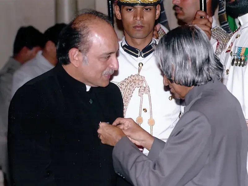 Dr. Hans with Hon'ble President Dr. Abdul Kalam
